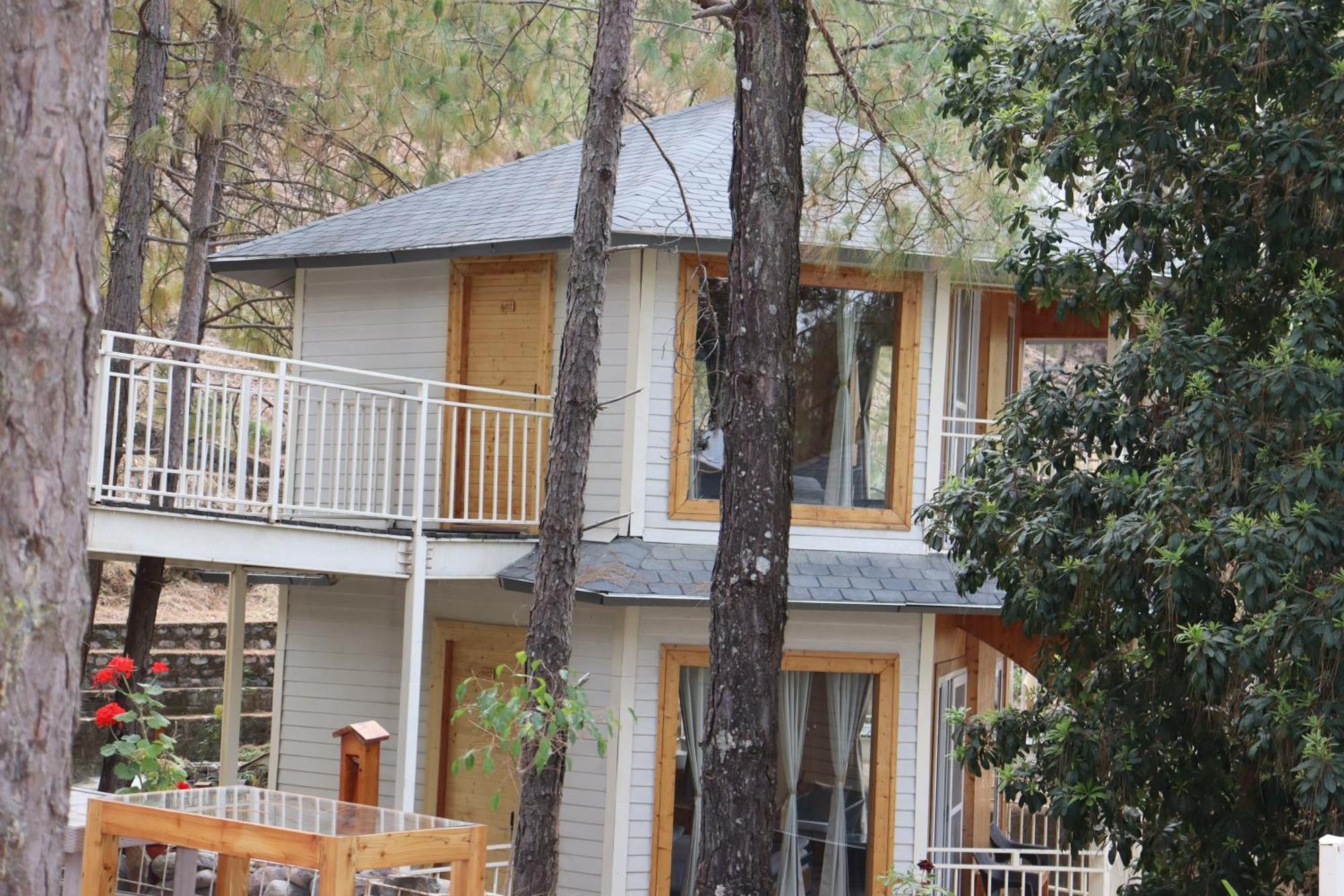 The Woods Retreat Hotel ลันส์โดว์นี ภายนอก รูปภาพ