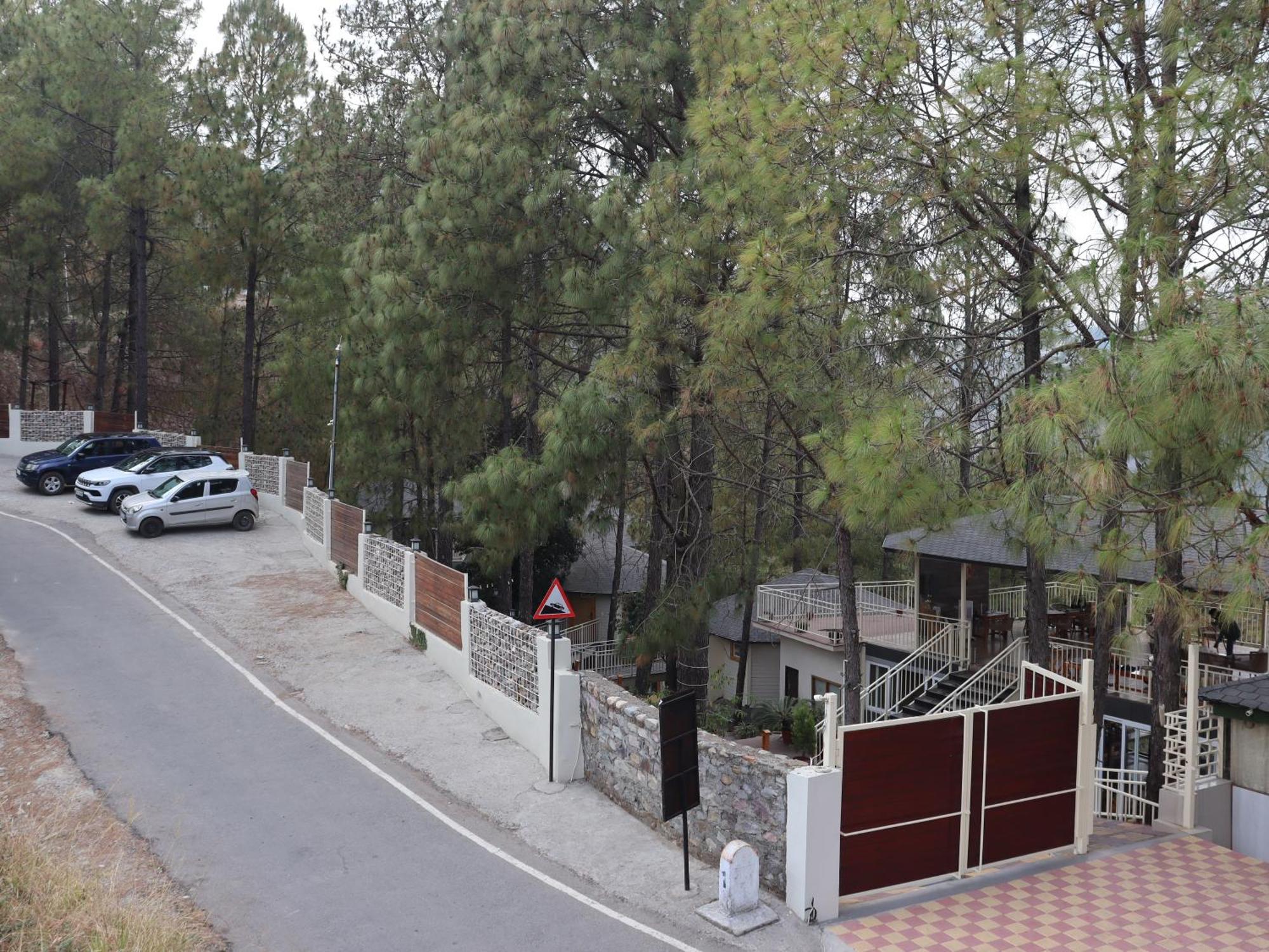 The Woods Retreat Hotel ลันส์โดว์นี ภายนอก รูปภาพ