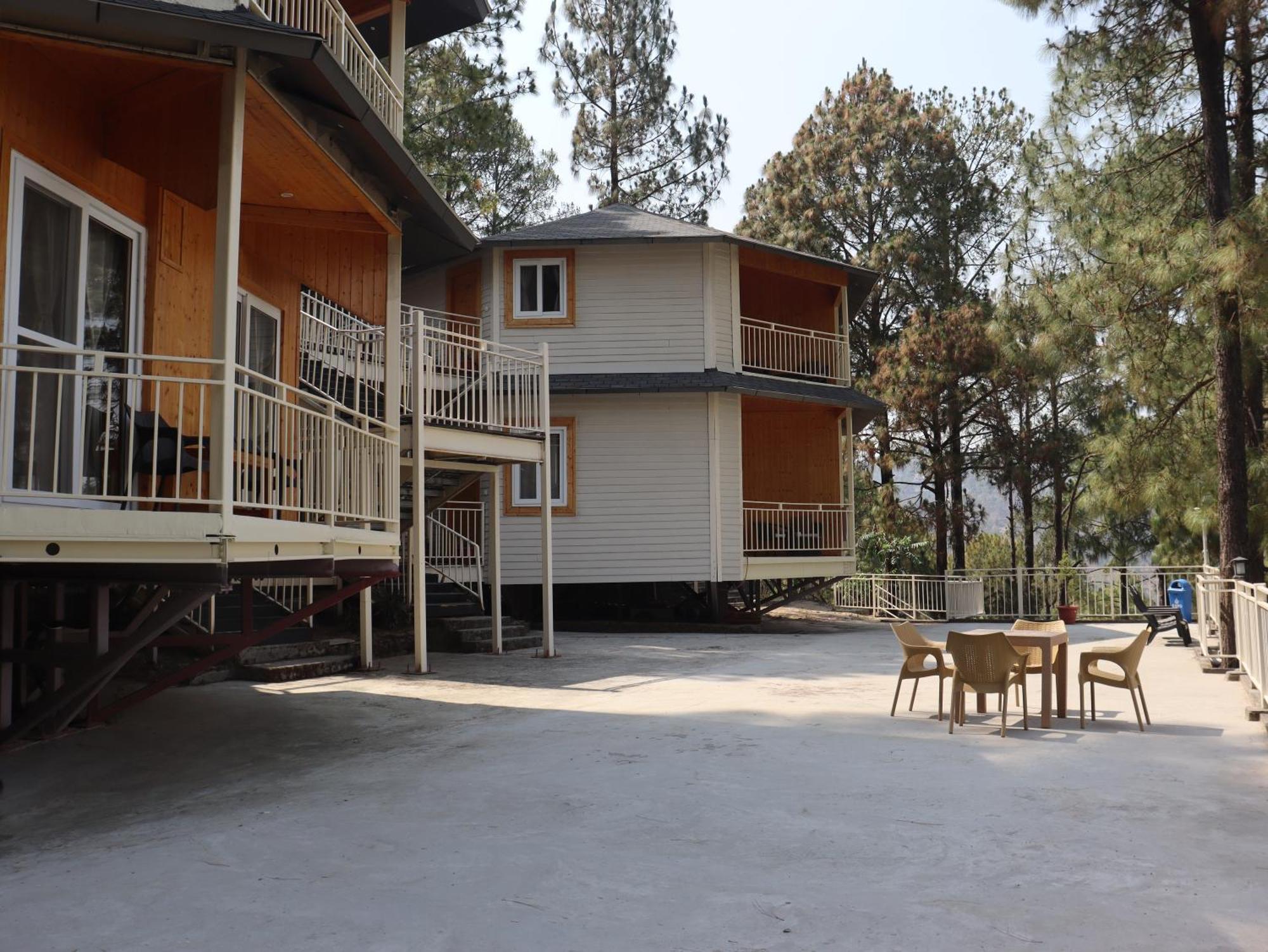 The Woods Retreat Hotel ลันส์โดว์นี ภายนอก รูปภาพ